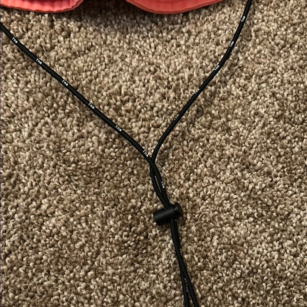 ARITZIA • TNA coral bucket hat with chin strap S/M NWOT - Picture 3 of 3